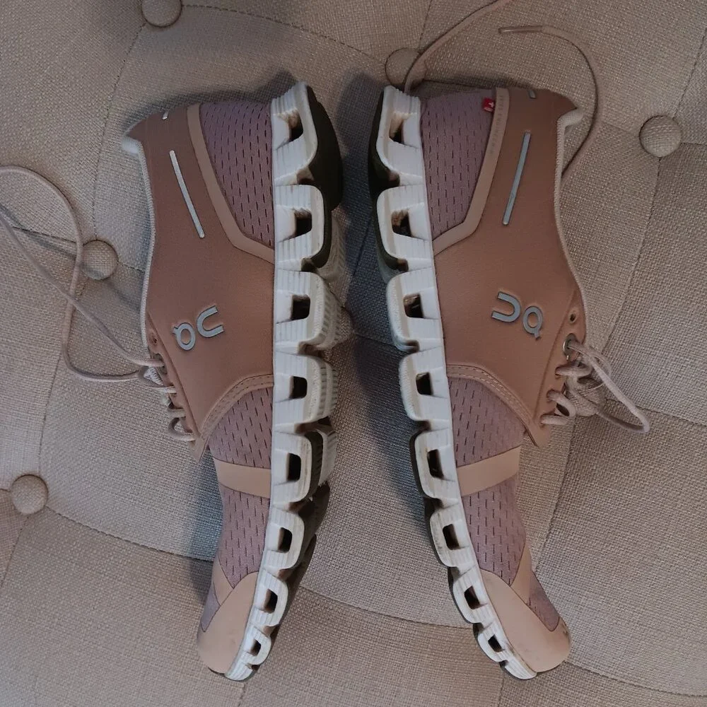 On Cloud 5 womans size 9 Rosebrown / Fog running shoes - Picture 2 of 8